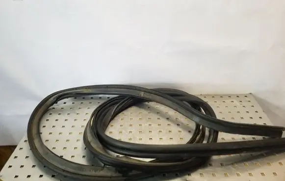 Chrysler Grand Voyager V Trunk rubber seal (body) 
