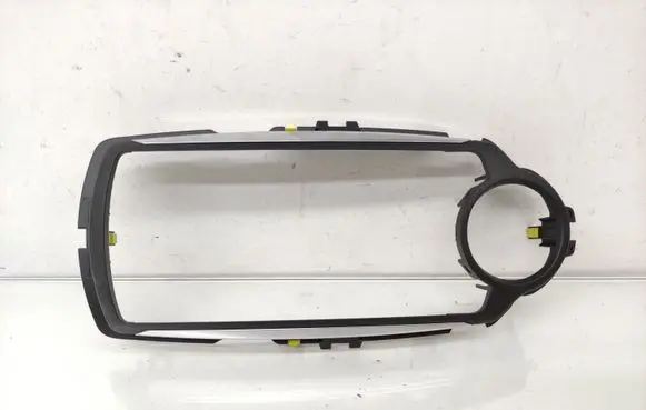 Toyota Yaris Radio/GPS head unit trim 864510D030