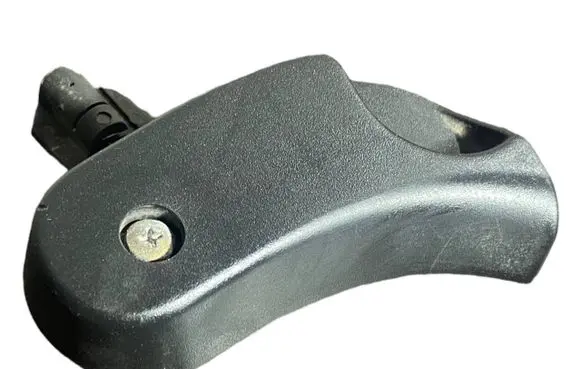 BMW 5 E39 Engine bonnet (hood) release handle 8223163