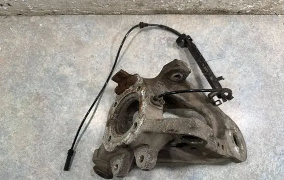 Rear wheel hub spindle/knuckle
