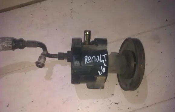 Renault Scenic I Power steering pump 7700840106