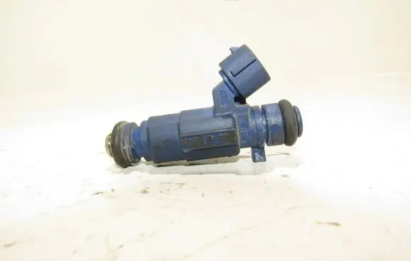 Hyundai ix20 Fuel injector 353102b000