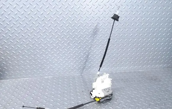Audi A4 S4 B8 8K Rear door lock 8K0839015G
