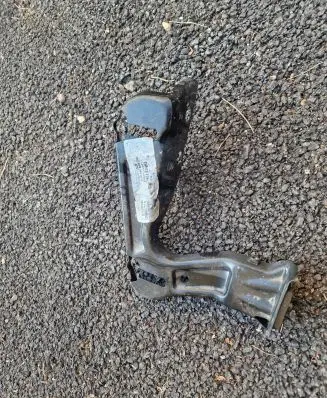 Skoda Octavia Mk2 (1Z) Headlight/headlamp mounting bracket 1Z0805071A