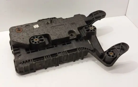 Volkswagen PASSAT CC Battery tray 1K0915333
