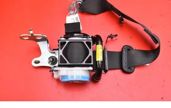 Toyota C-HR I Front seatbelt 73360-F4010