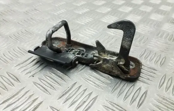 Volkswagen Tiguan Engine bonnet/hood lock/latch loop/hook 1K0823480