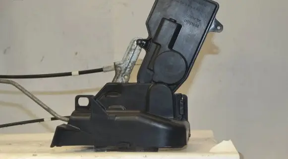 Mazda 6 Front door lock b138sLR