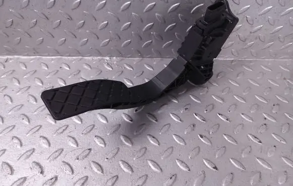 Audi Q7 4M Accelerator throttle pedal 8W1723523