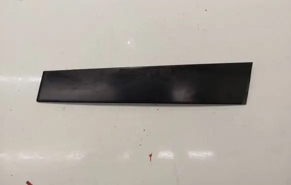 Volkswagen Golf V Front door glass trim molding 1K5837902D