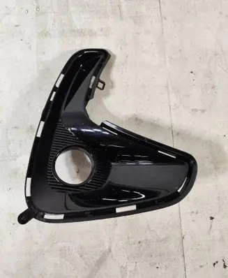 Toyota Yaris XP210 Front bumper lower grill 521120D210