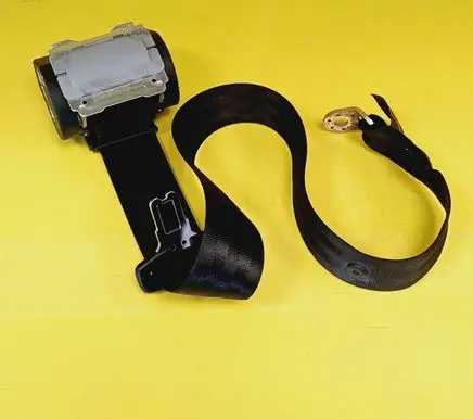 Middle seatbelt (rear)