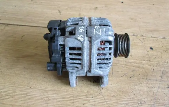 Volkswagen Golf IV Generator/alternator 028903028C 0124315003