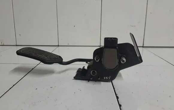Toyota Avensis T250 Accelerator throttle pedal 8928152011 1983003031