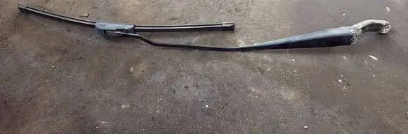 Ford Mondeo Mk III Front wiper blade arm 1S7117526CC