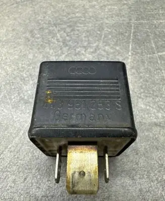 Volkswagen Golf IV Heater blower fan relay 443951253S