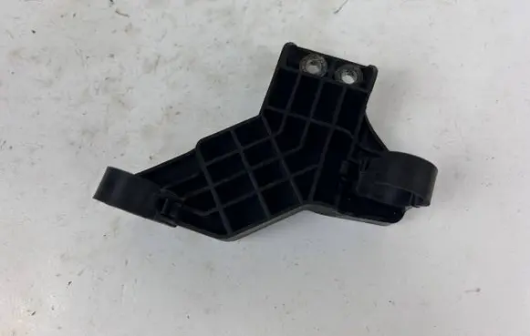 Maserati Levante Other engine bay part 670037040