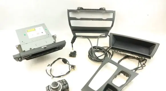 Radio/CD/DVD/GPS head unit