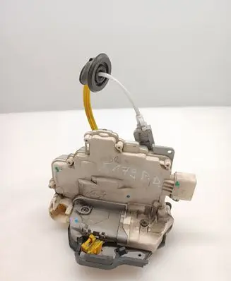 Audi A3 S3 8P Front door lock NOCODE