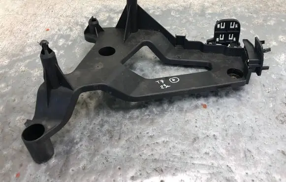 Volkswagen Multivan T7 Air filter cleaner box bracket assembly 7T0129671BILI 7T0129671