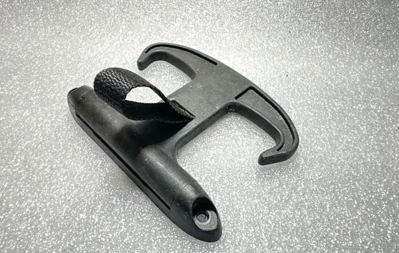 Audi A4 S4 B6 8E 8H Tie down hook / loop 6Y5867615