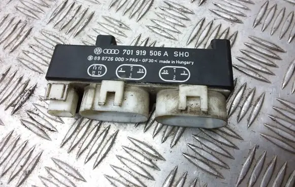 Seat Alhambra (Mk1) Coolant fan relay 701919506A