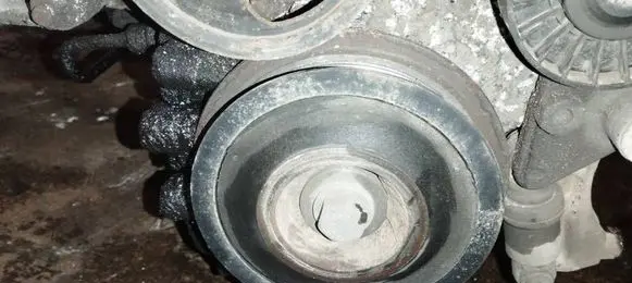 Opel Zafira A Crankshaft pulley 