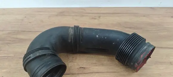 Volkswagen Touareg I Air intake hose/pipe 7L0129684A