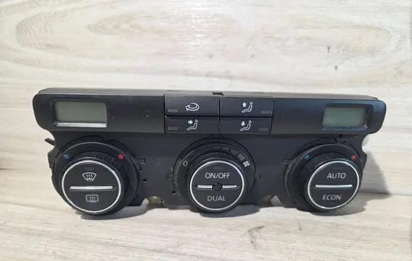 Volkswagen Touran I Climate control unit 