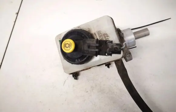 Dacia Sandero Brake fluid reservoir 03350890471