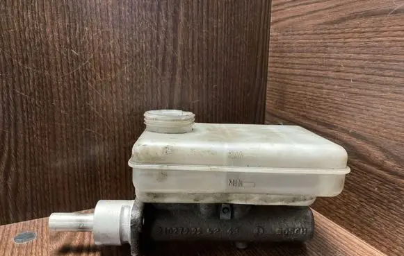 Iveco Daily 35 - 40.10 Master brake cylinder 21027999