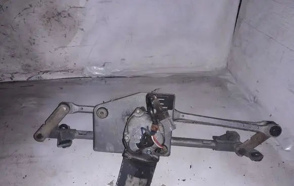 Renault Espace II Front wiper linkage and motor
