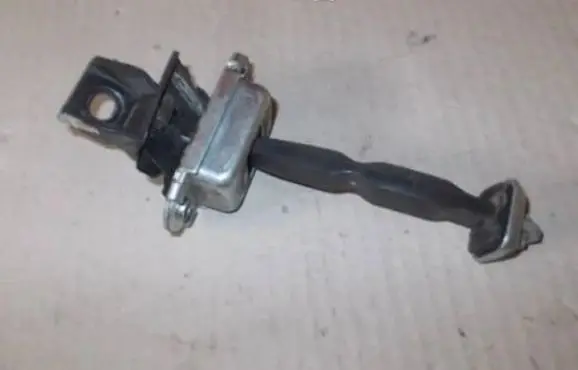 Skoda Octavia Mk2 (1Z) Rear door check strap stopper 1Z0839249