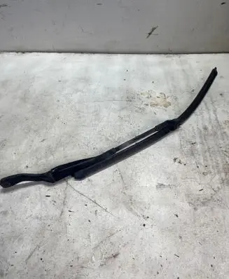 Mercedes-Benz E W211 Front wiper blade arm A2118200344