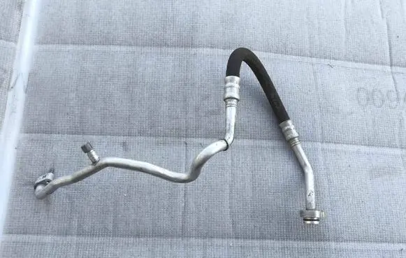 Audi Q3 F3 Air conditioning (A/C) pipe/hose 8V0816743