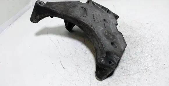 Volkswagen PASSAT B6 Engine mounting bracket 03L199207