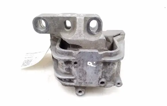 Volkswagen PASSAT B6 Engine mount bracket 1K0199262P