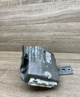 Toyota Corolla E120 E130 Power steering control unit/module 8965002150