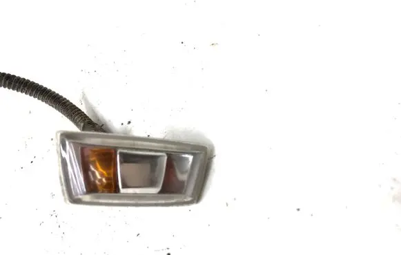 Opel Meriva B Front fender indicator light 13252455