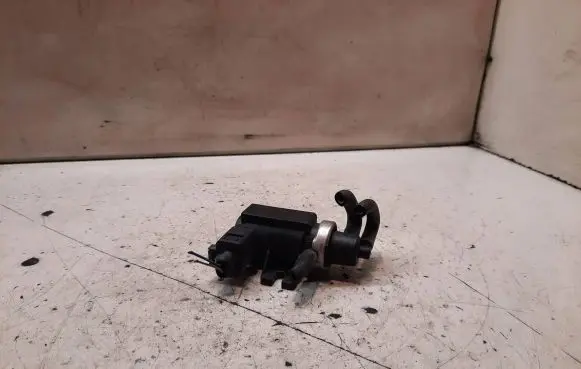 Volkswagen Polo Turbo solenoid valve 1J0906627