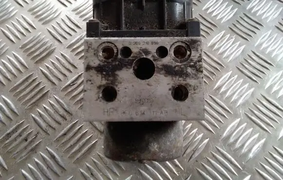 Audi A4 S4 B5 8D ABS Pump 0265216550 8E0614111AB 0273004281