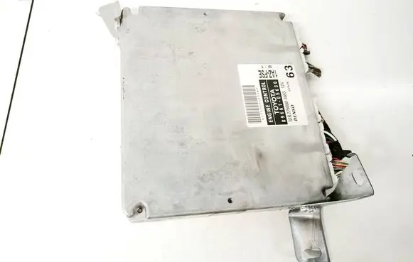 Toyota Avensis T250 Engine control unit/module 8966105630 89661-05630