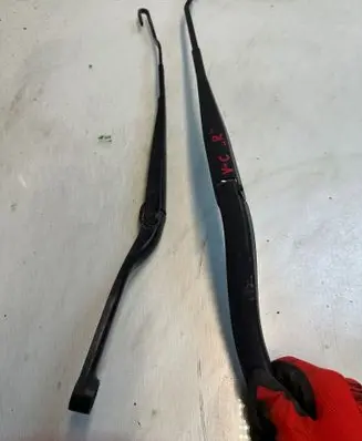 Opel Vectra C Front wiper blade arm 231