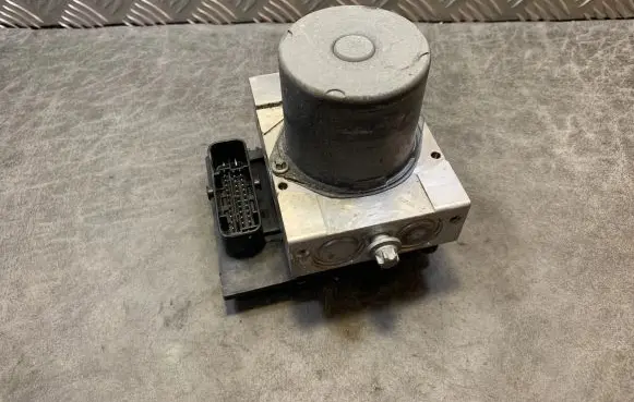 Mercedes-Benz E C207 W207 ABS Pump A2124314712