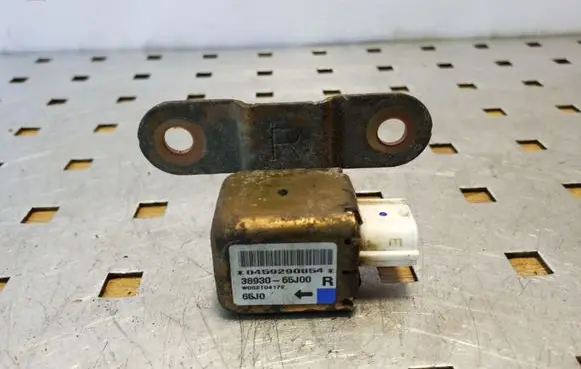 Suzuki Grand Vitara II Airbag deployment crash/impact sensor 3893065J00