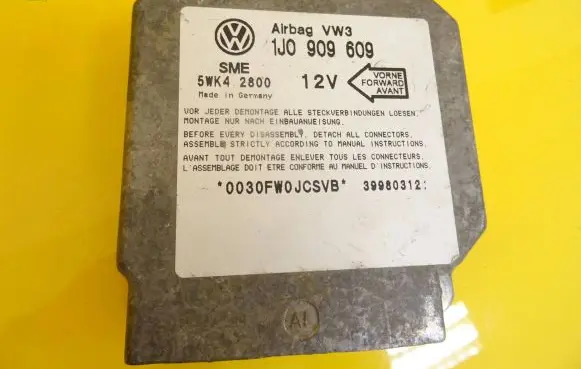 Volkswagen Golf IV Airbag control unit/module 1J0909609
