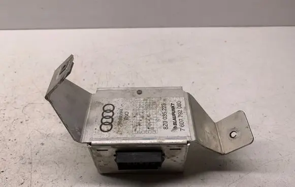 Audi A2 Sound amplifier 8Z0035223 7607792080