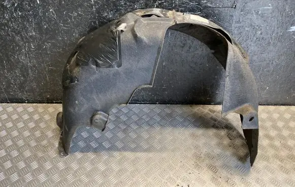 Rear arch fender liner splash guards