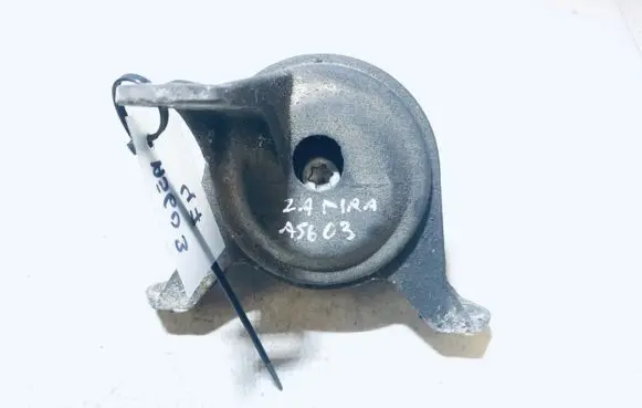 Opel Zafira A Engine mount bracket