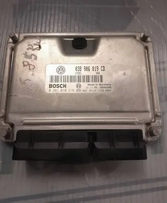 Volkswagen PASSAT B5 Engine control unit/module 038906019CD 28SA4308
